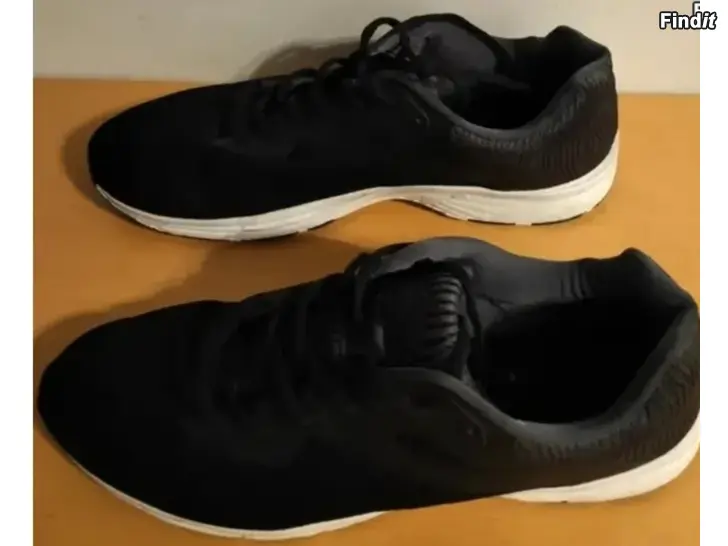 Säljes CD teline Samsung a36 puhelimen kuori juoksukengät