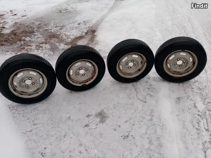 Myydään Lada Samara / 110 kesärenkaat