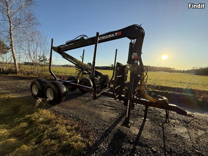 Myydään Patruuna 7000 Metsäkärry, Patruuna 755 Kuormaajalla