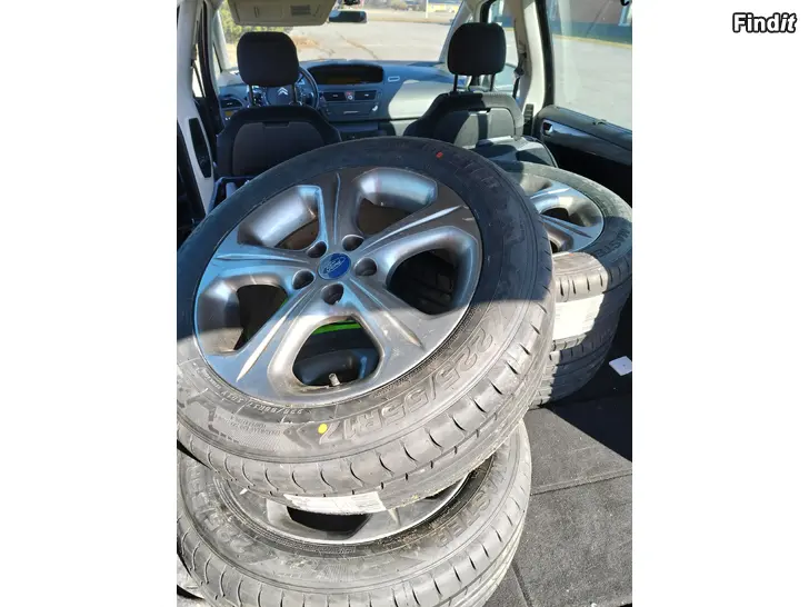 Myydään Ford uudet kesärenkaat 225/55R17 XL aluvanteilla