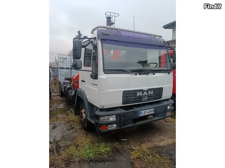 Säljes Lastbil med kran och bytessystem