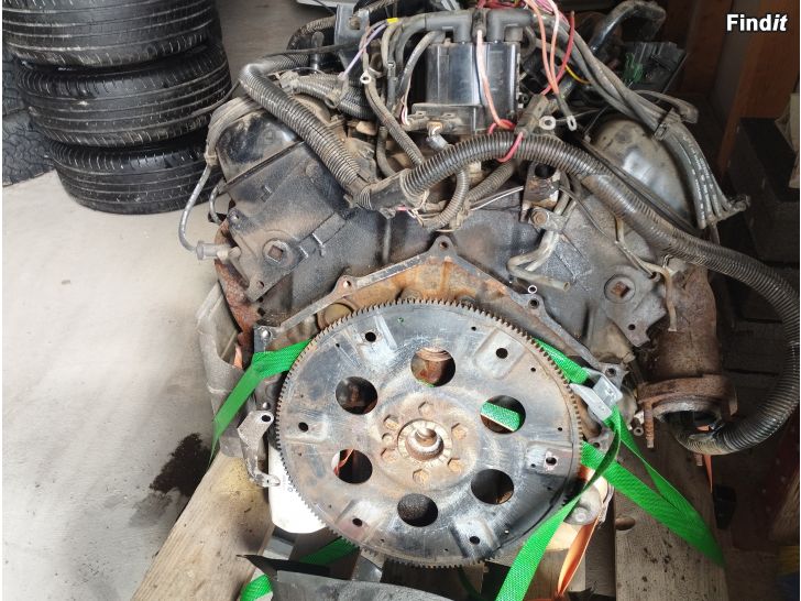Myydään Chevrolet 454 isolohko moottori