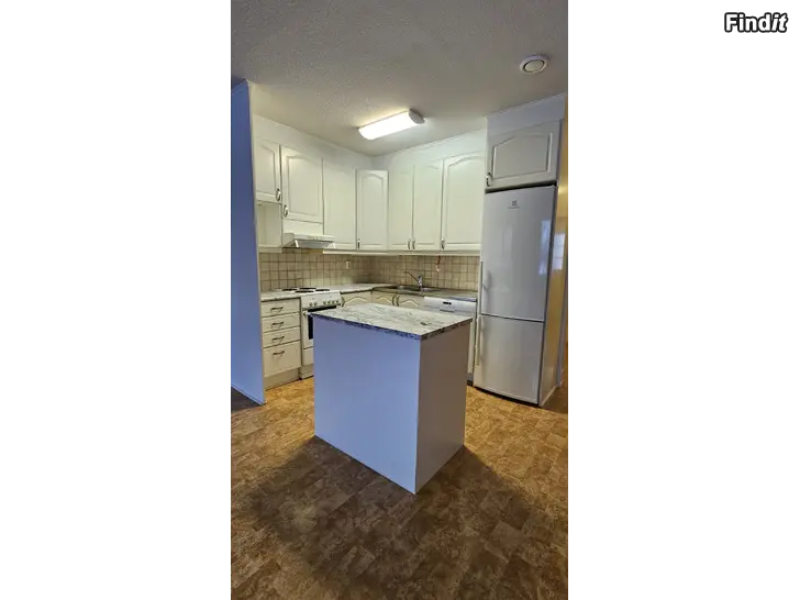 Uthyres Radhuslägenhet 3 rok 70 m2 uthyres centralt i Kvevlax