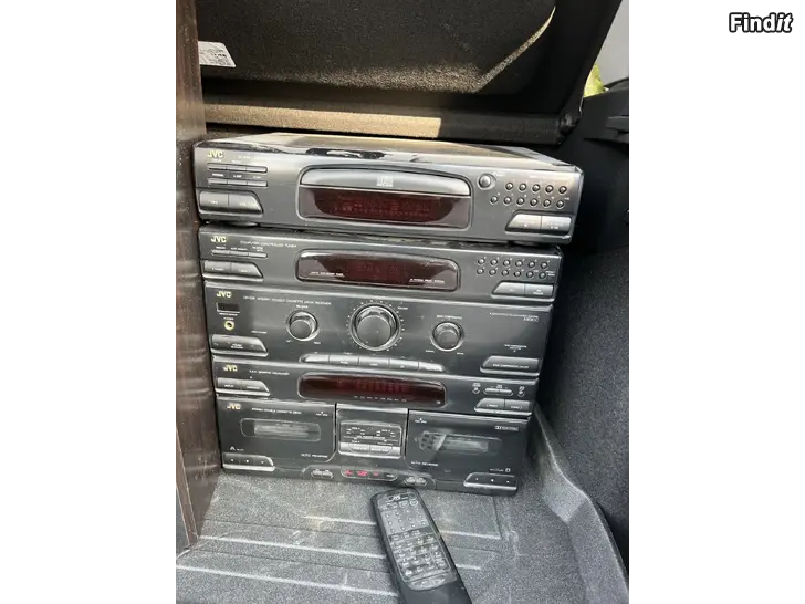 Säljes JVC  CD, radio, kasett i fint skick