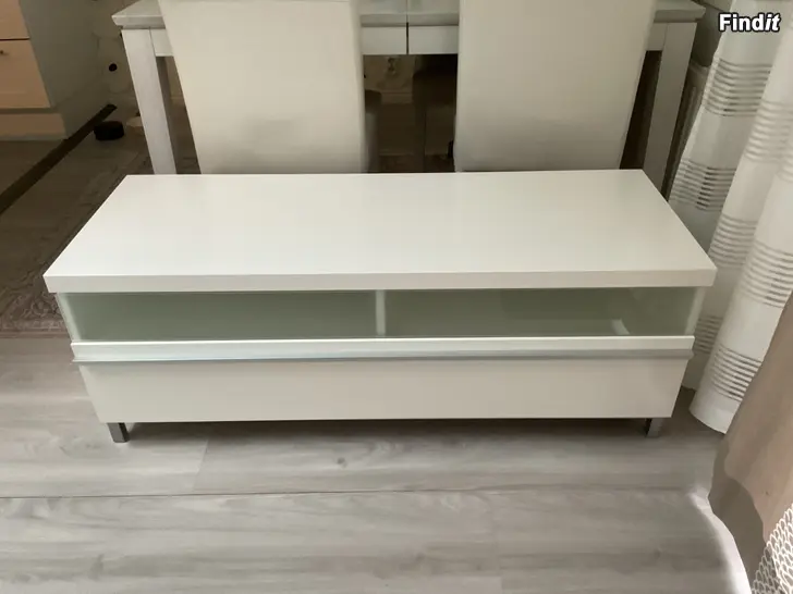 Säljes Nurmela Tv-bänk