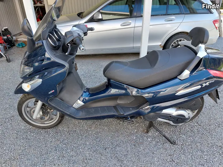 Myydään Piaggio EVO 400