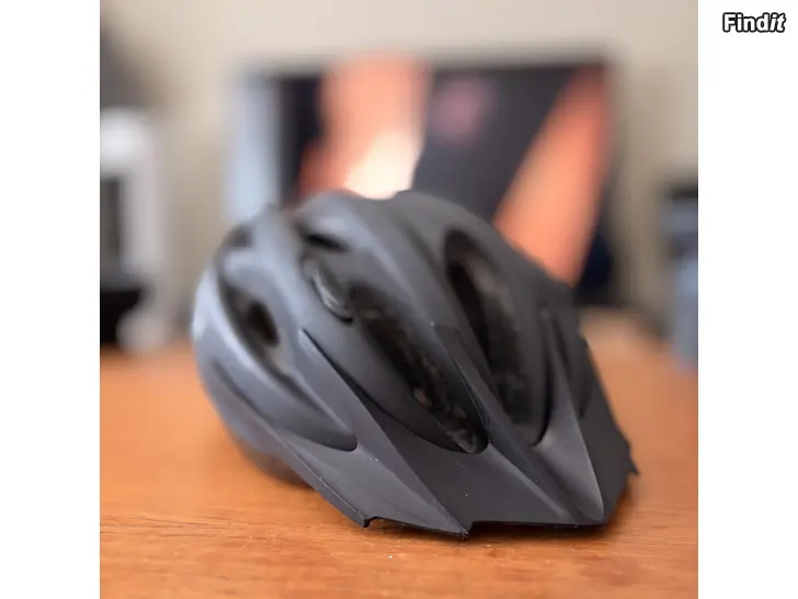 Säljes Etto cykelhjälm