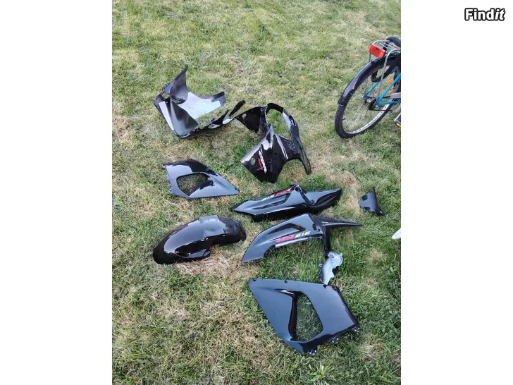 Myydään Honda CBR Katteet
