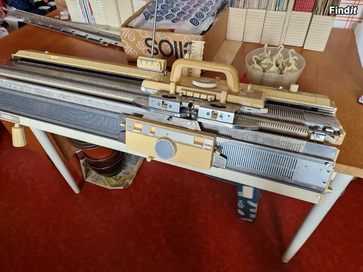 Säljes EVA KR-830 stickmaskin
