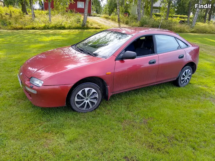 Myydään Mazda 323F 1.6