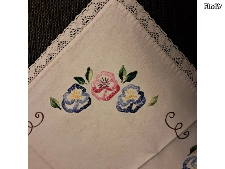 Säljes Pöytäliina Orvokit