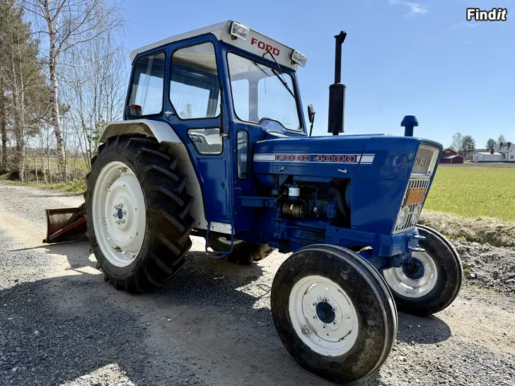 Säljes Ford 4000 med schaktblad och iskättingar