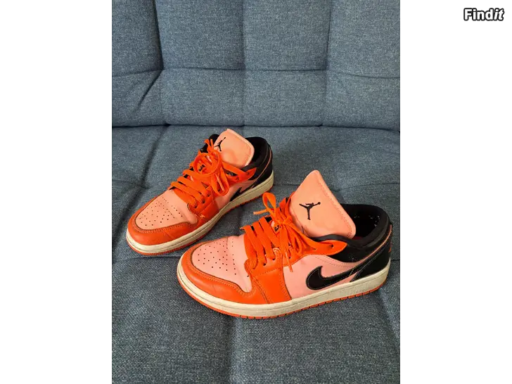 Myydään Nike Air Jordan 1 Low Orange Black
