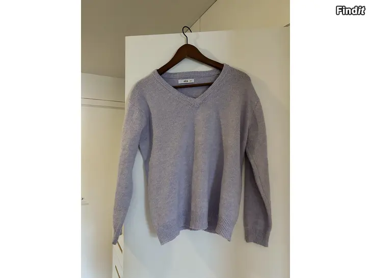 Myydään stickad tröja