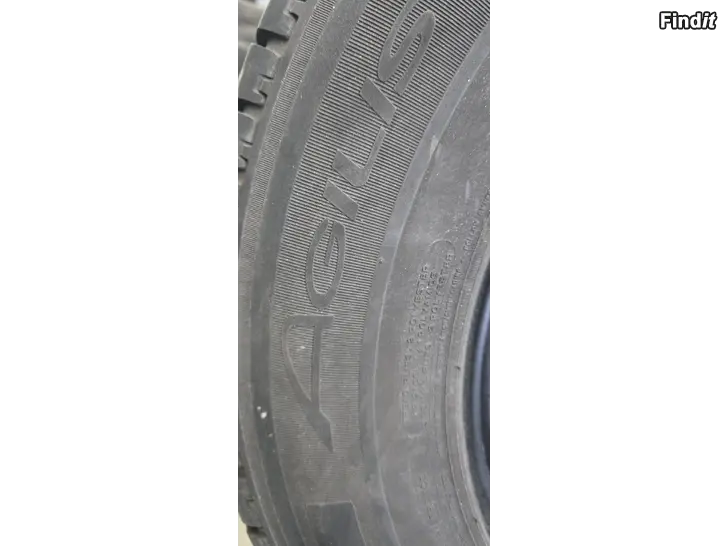 Säljes 225/70r15C sommardäck