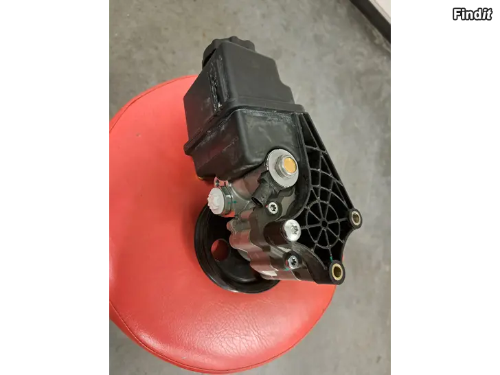 Myydään Sprinter servopump