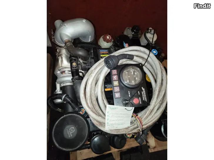Myydään MERCRUISER 1,7 L  IHMEDIESEL 120 HP MOOTTORITÄYDELLINEN 6500 / 5000  AJ. 600 T 17.12.TARJOUS