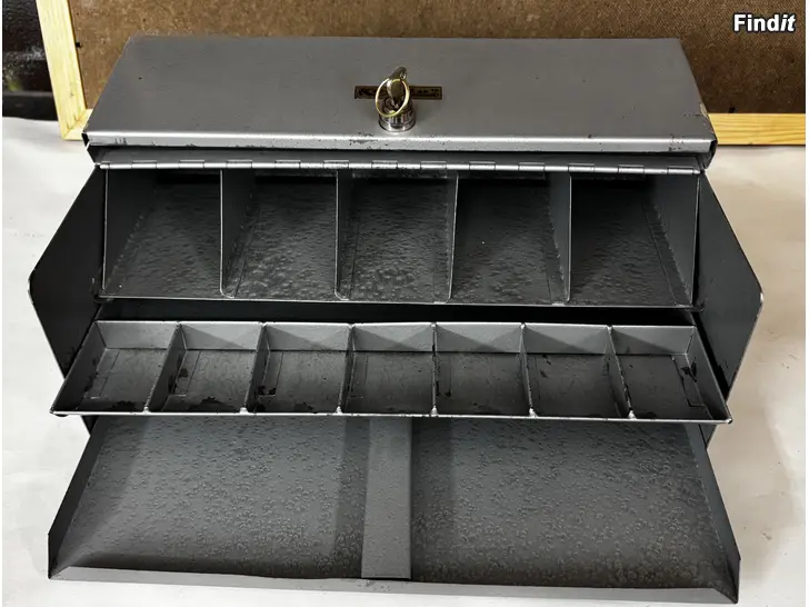 Myydään Kassalipas