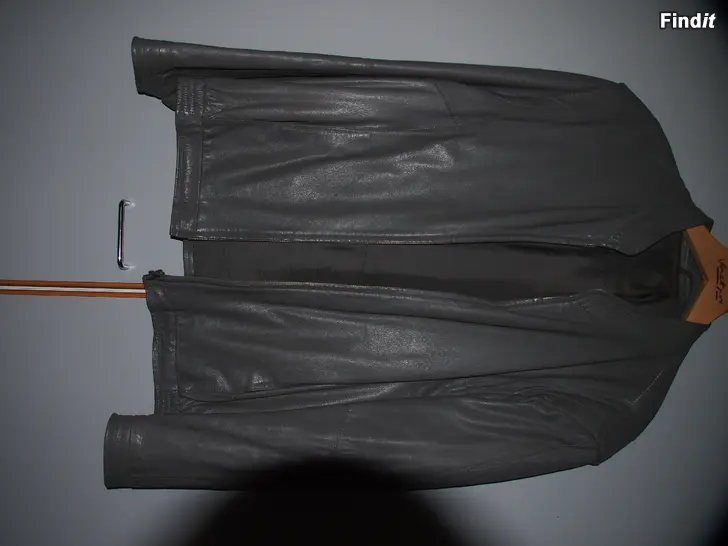 Myydään friitala/nahkapusero