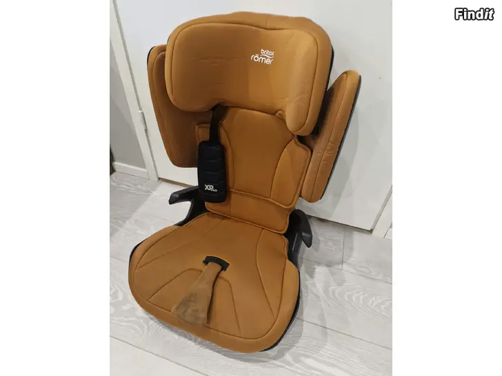 Myydään Britax Römer Isofix