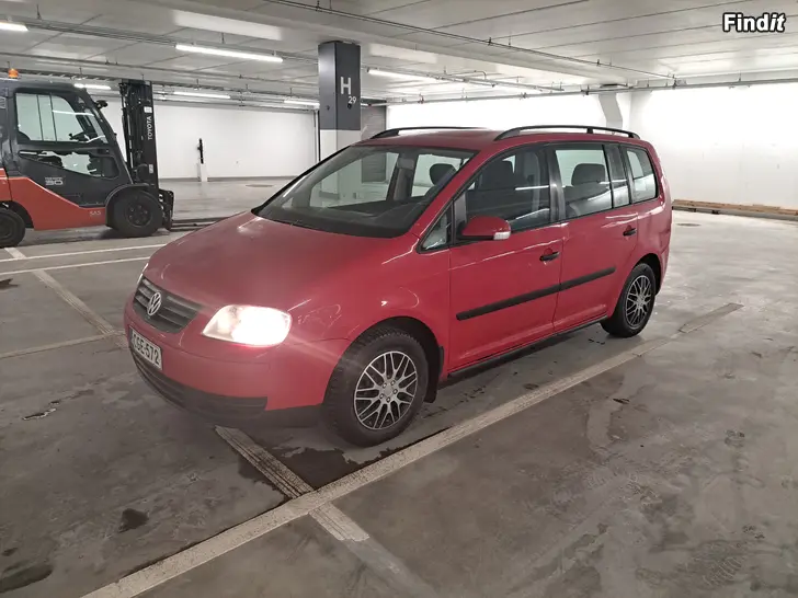Säljes Volkswagen Touran 1.6 bensaa 6v manuaali vm 2003