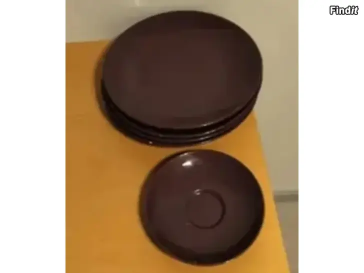 Myydään CD teline puu koira lautaset matceramica