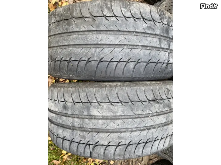 Myydään Kesärenkaat 225/40/18