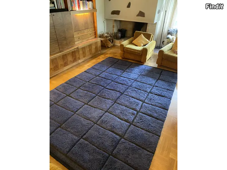 Säljes Stor Marin Blå Yllematta