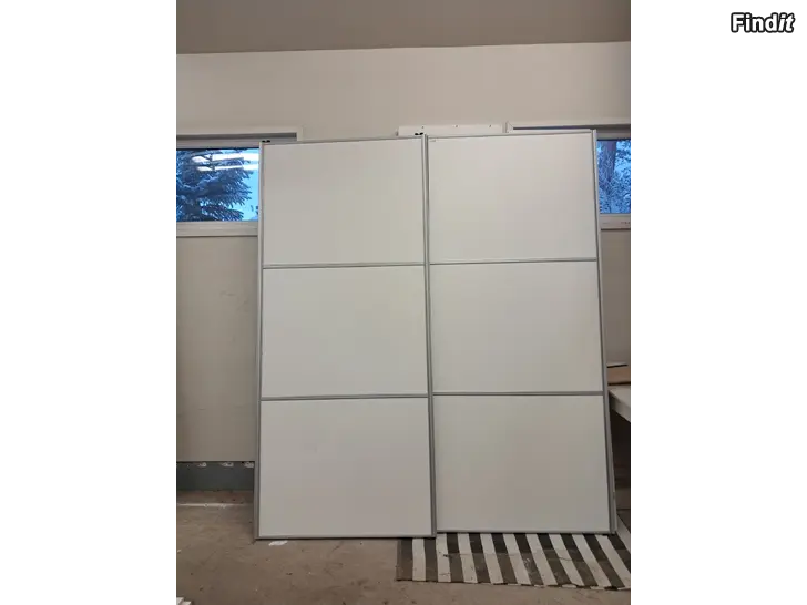 Säljes Skåp med skjutdörrar