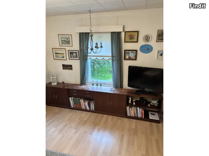 Säljes Neljä osainen kaapisto