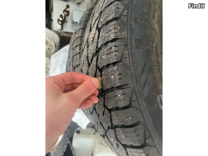 Myydään Ford Ranger talvirenkaat 225/75R16C