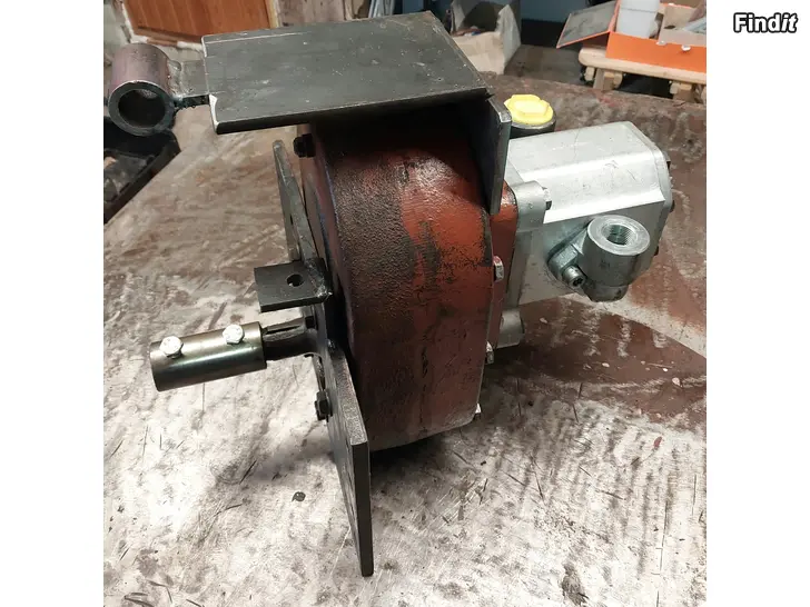 Säljes Hydraulpump med växel