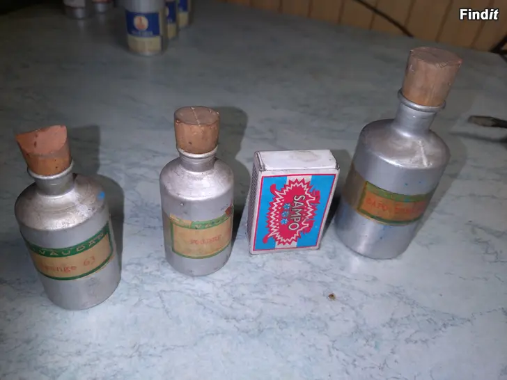 Säljes Givaudan essensflaskor i Alu från 60-talet