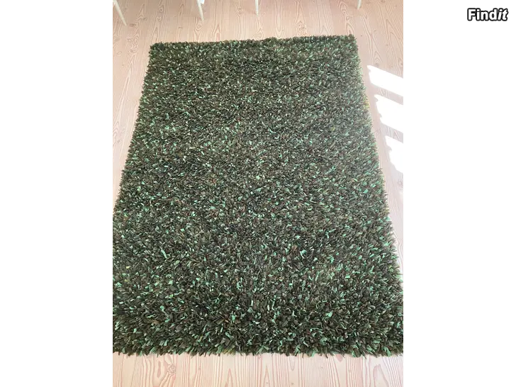Säljes Stor lurvig matta