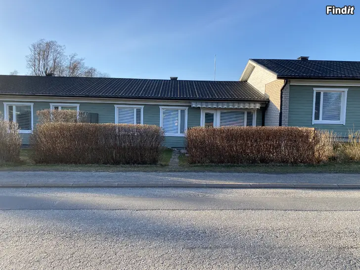 Uthyres Radhuslägenhet på 4 r + kök + bastu + biltak uthyres i Kristinestad