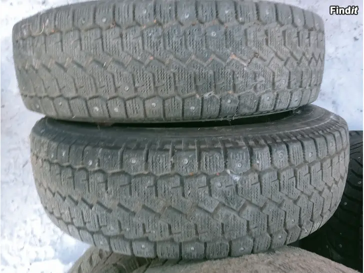 Myydään Nastarenkaat 165/80R13 Yokohama