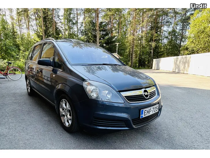 Säljes OpelZafira Automatic Panorama 7 persons bil