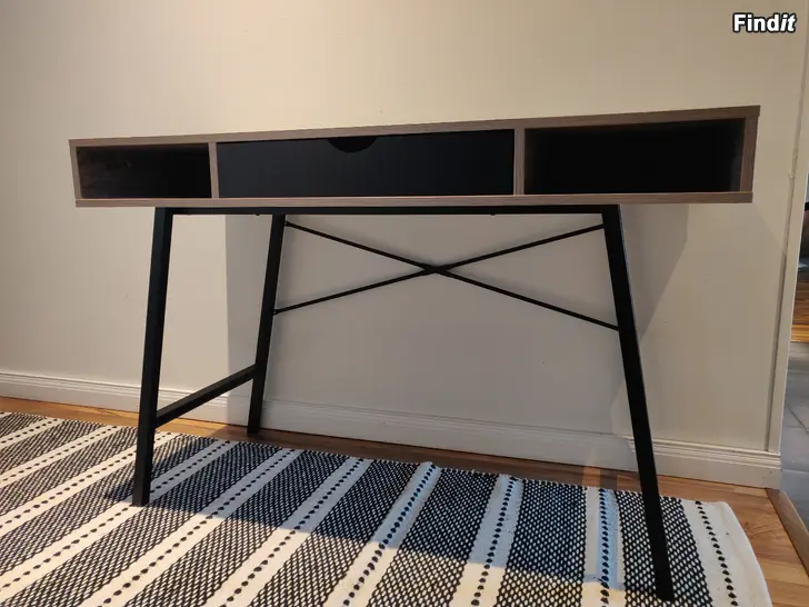Myydään Skrivbord