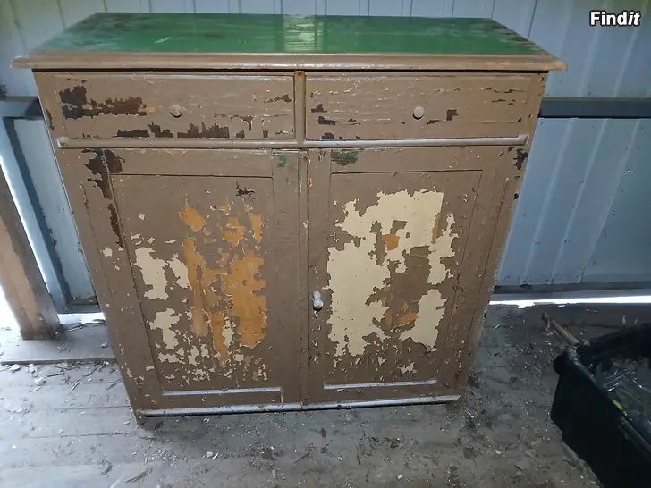 Säljes Gammal byrå/skåp