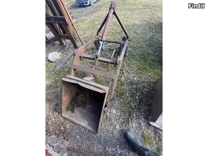 Myydään Traktorin takakuormaaja