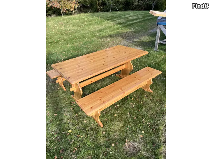 Säljes Köksbord med bänkar