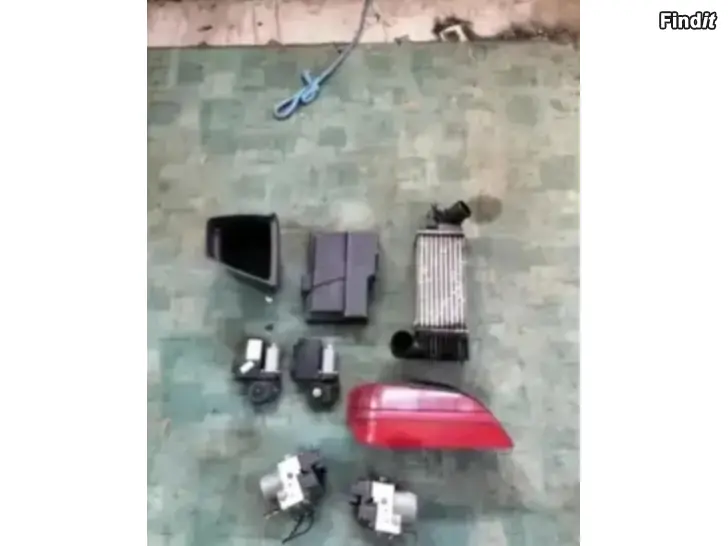 Myydään Välijäähdytin takaumpio akkukotelonkanssi lasinnostimen moottori