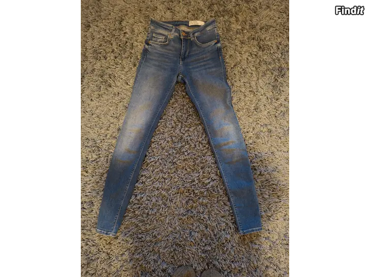 Säljes Myydään Vero moda farkut