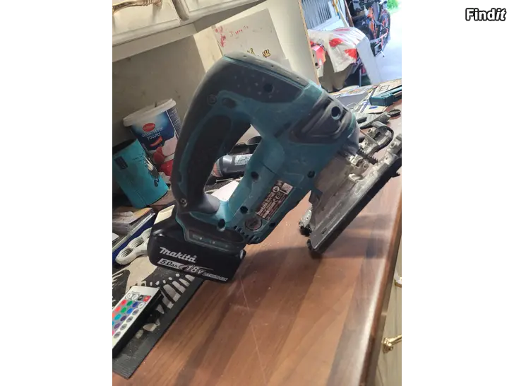 Myydään Makita 18V kuviosaha ja akku