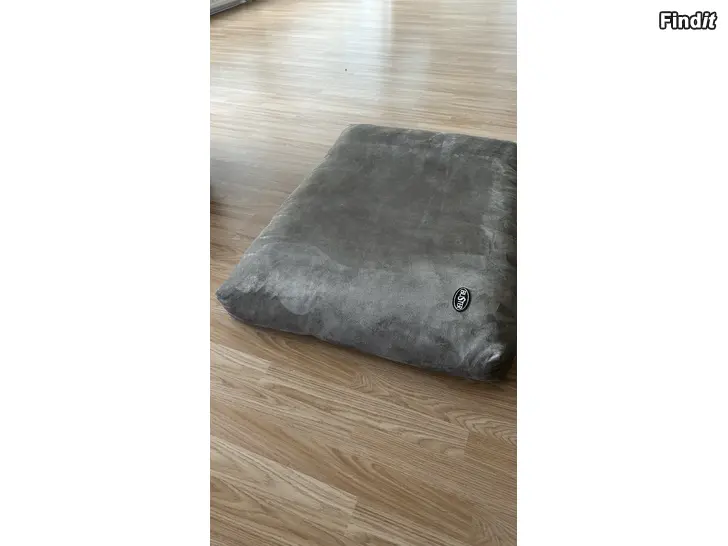 Säljes Buster memory form hundbädd 70x100cm