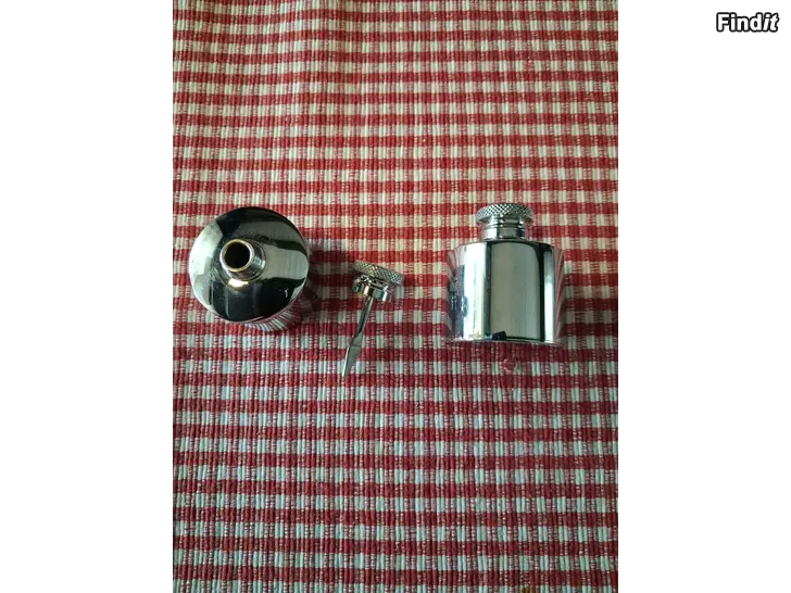 Säljes Öljypullot aseöljylle