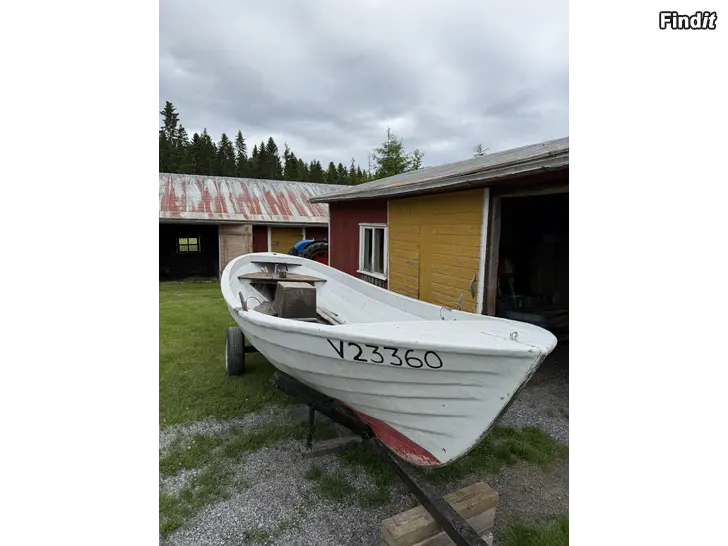 Säljes Egentillverkad glasfiberbåt