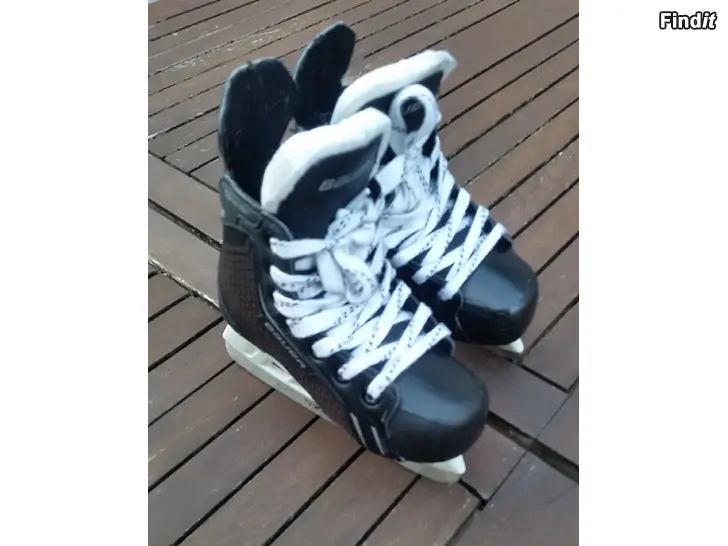 Myydään Bauer Supreme One.4 koko Y11R EU 29.5 luistimet -hinta 15e