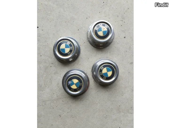 Myydään BMW keskiöt