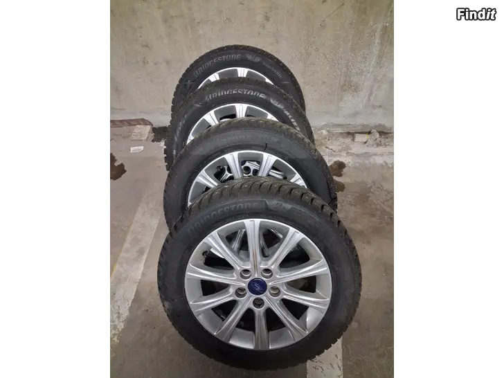 Myydään Bridgestone Blizzak Spike 3 Talvirenkaat aluilla